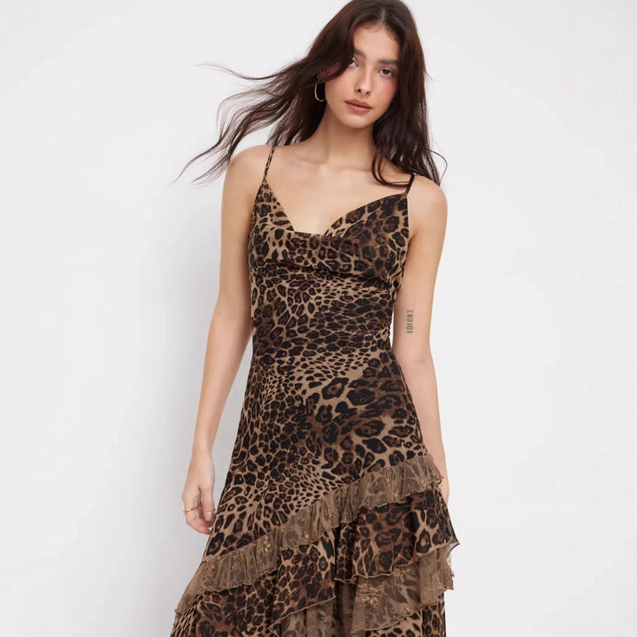 Dame elegant midi dress med asymmetrisk volang og dyreprint Skjora