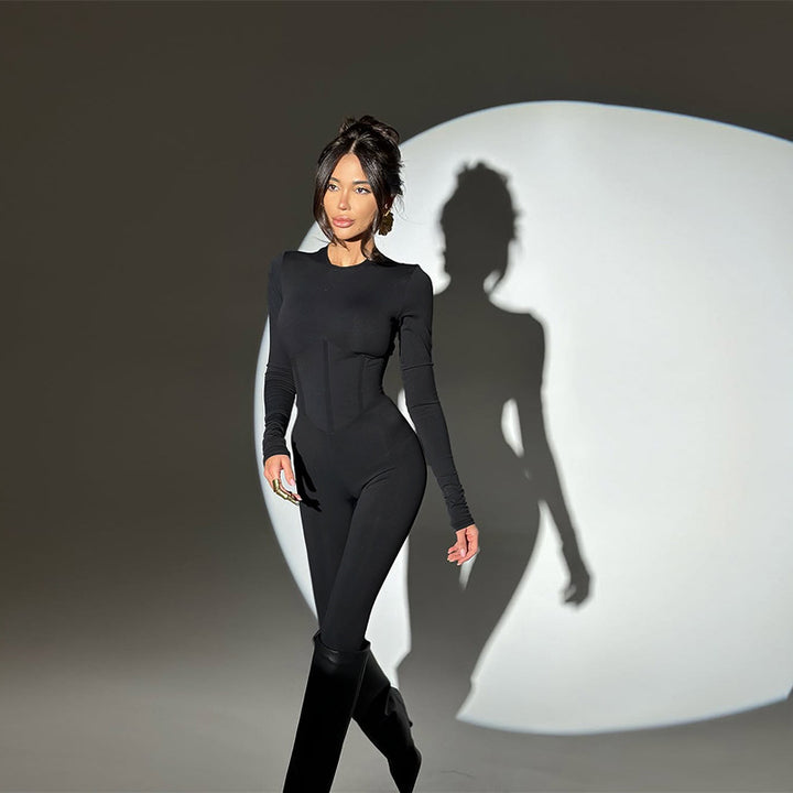 Dame figurnær one-piece med lange ermer og elegant silhuett Skjora