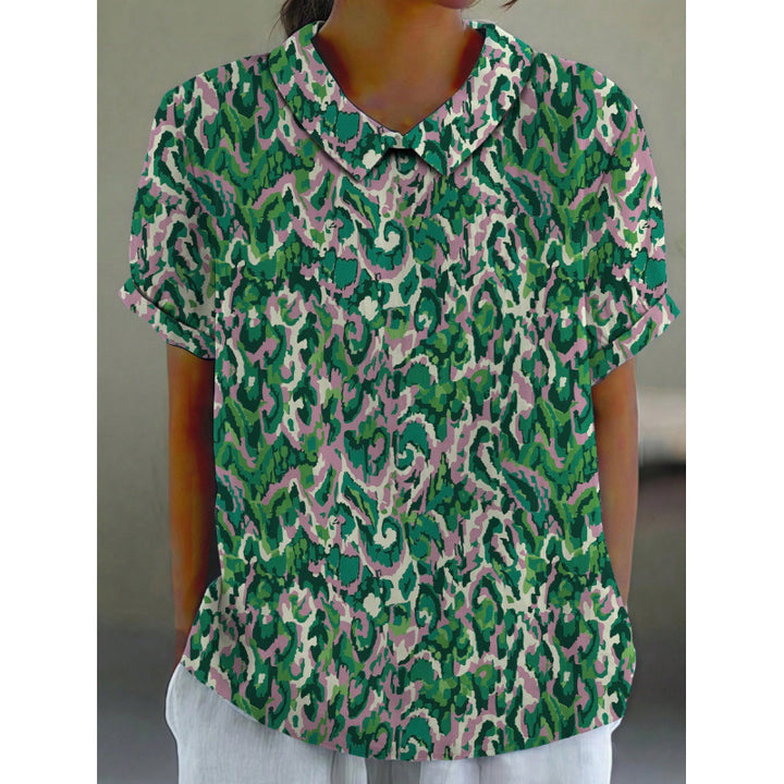 Dame kortermet bluse med florale accenter og klassisk krage Skjora