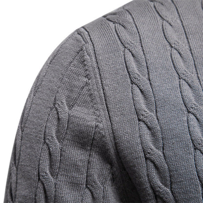 Skjora | Herre strikkegenser med fletteMønster og rund hals