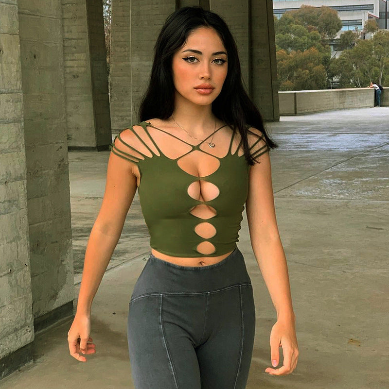 Dame Crop-Top med kreative cut-out-detaljer og moteriktige stropper Skjora
