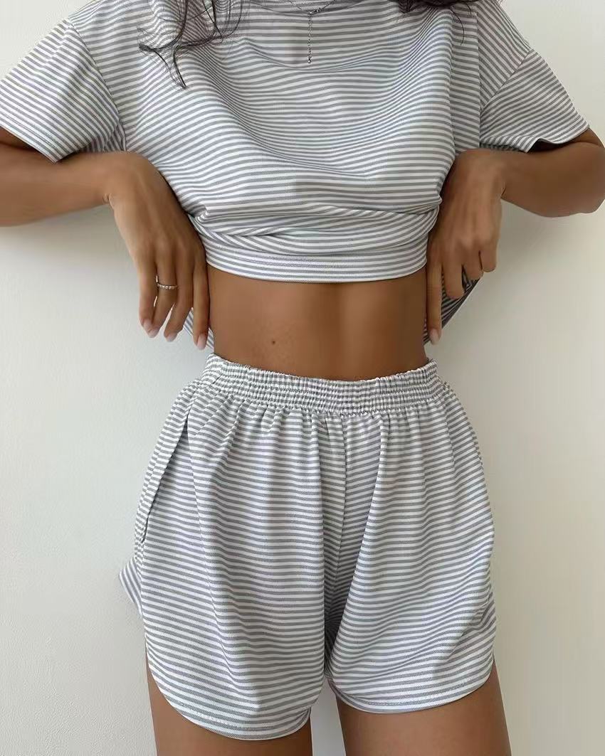 Damer avslappet Crop-Top og Short-set med stripete mønster Skjora