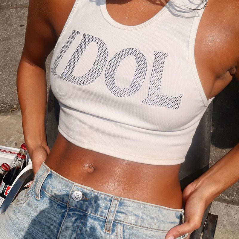 Damer trendy Cropped Top med glitrende tekst og markant sommerfugldesign Skjora