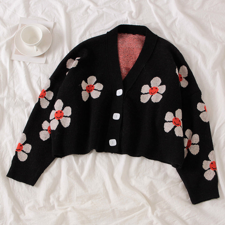 Kvinnes chunky strikk cardigan med blomstermønster og knappedetaljer Skjora