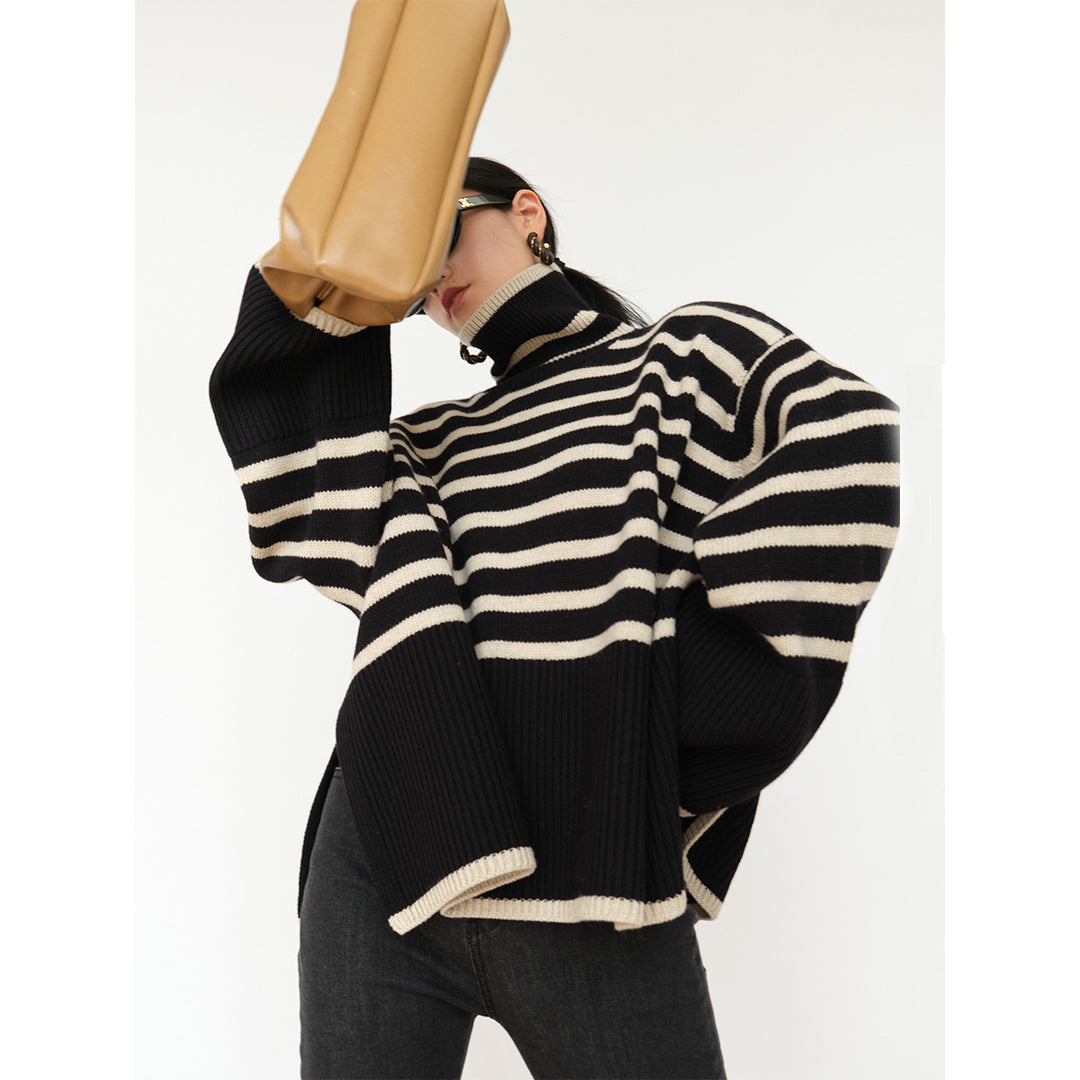 Kvinnes chunky strikket turtleneck genser med maritim stripemønster og avslappet snitt Skjora