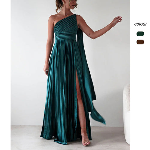 Kjole for damer med elegant plissekjole og asymmetrisk topp