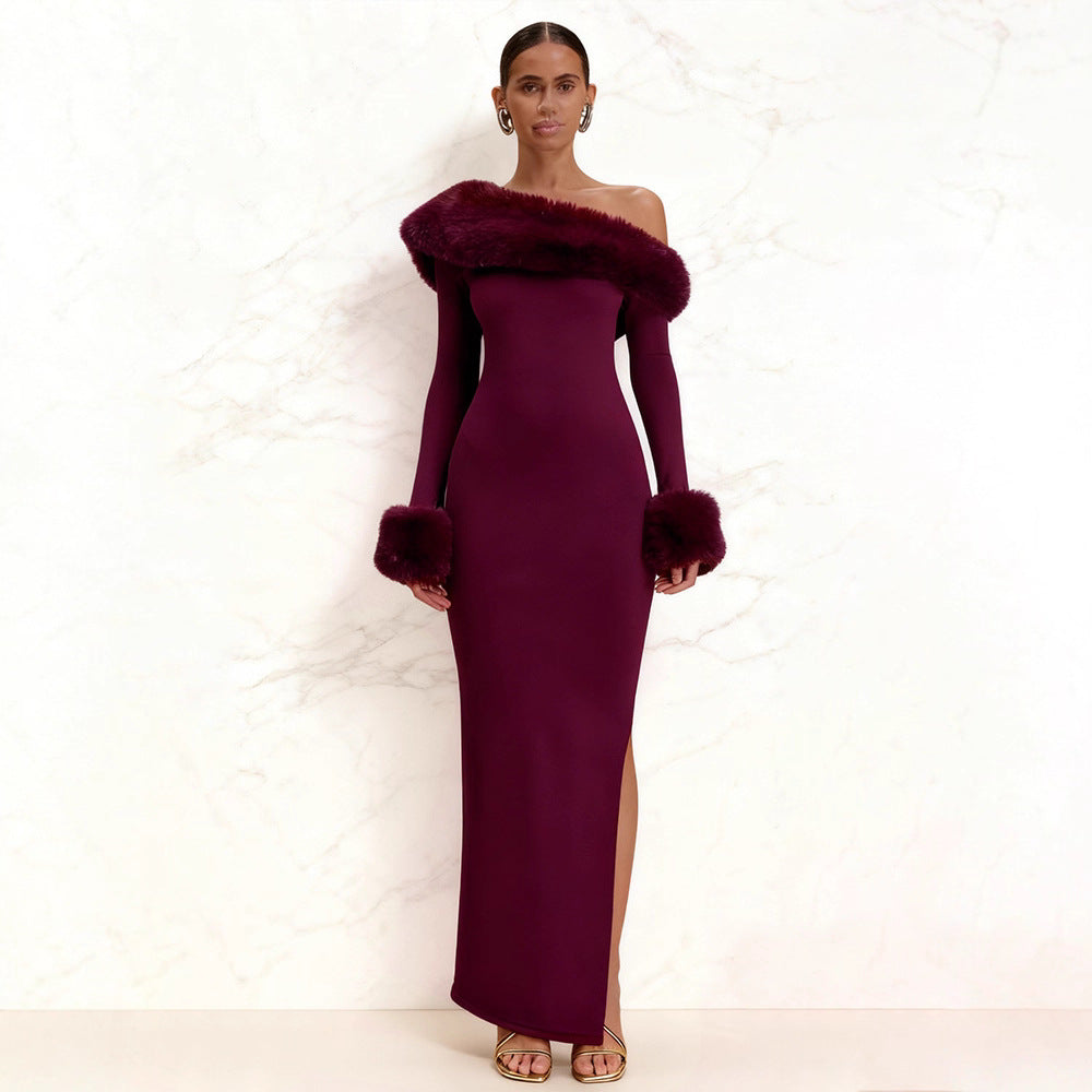 Dame langermet maxikjole med off-shoulder-look og elegante pelsdetaljer