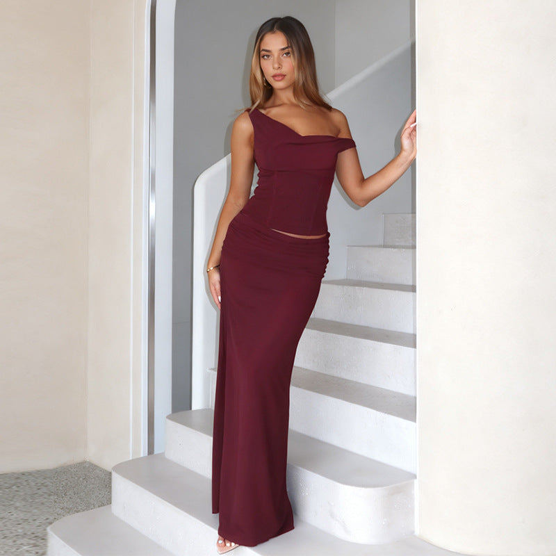 Kvinnenes maxi-kjole med off-shoulder-design og elegant volangdetalj Skjora