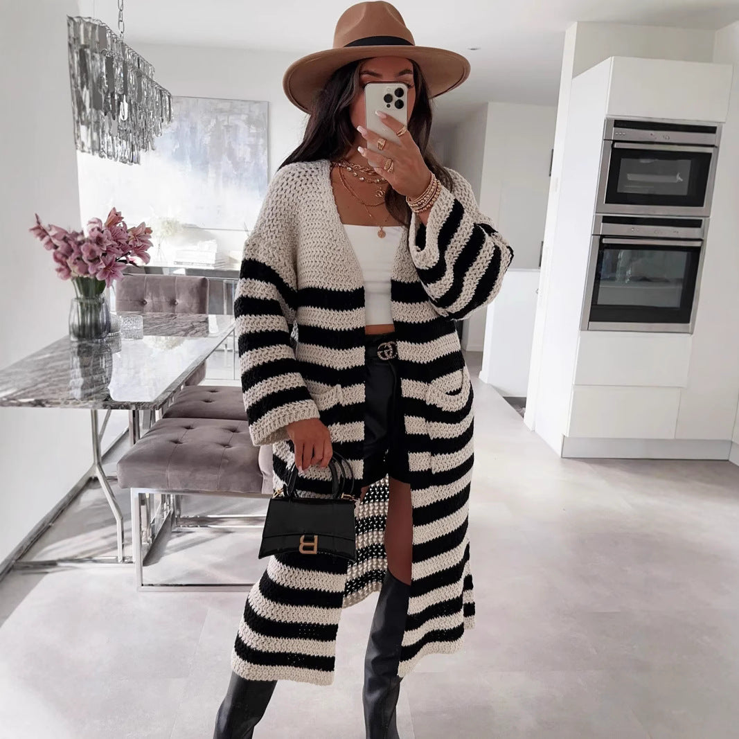 Kvinnes chunky strikket cardigan i en elegant stripeblanding Skjora