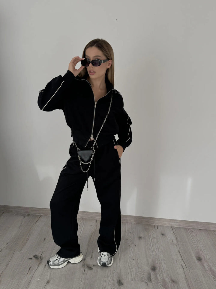 Women's sporty two-piece with modern zipper and elastic waistband Skjora