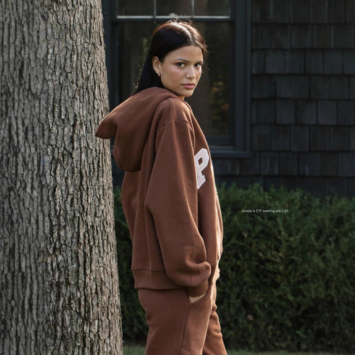 Kvinne hoodie med iøynefallende tekst og myk indre fôr Skjora
