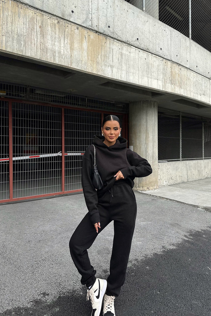 Kvinnelig Sporty Hettegenser med Elegant Snitt Skjora