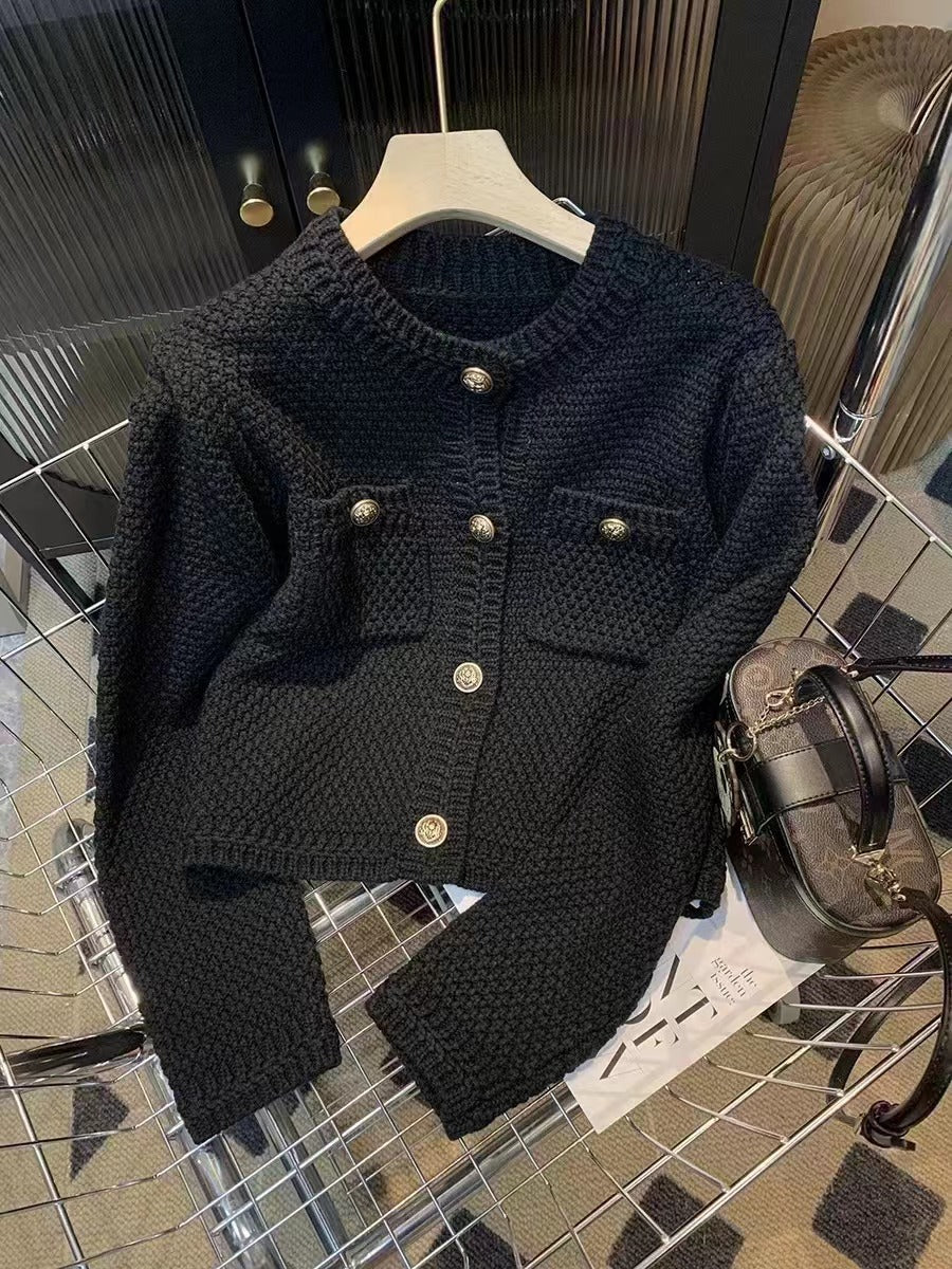 Dame cardigan med dekorative knapper og teksturert design Skjora