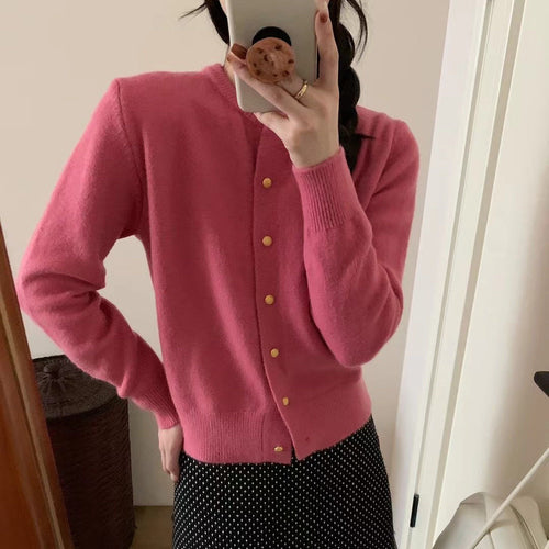 Kvinne cardigan med elegante knappdetaljer og mykt materiale Skjora