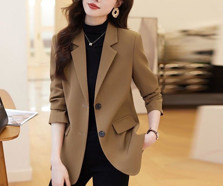 Kvinnes stilige blazer med klassisk snitt og elegante detaljer Skjora