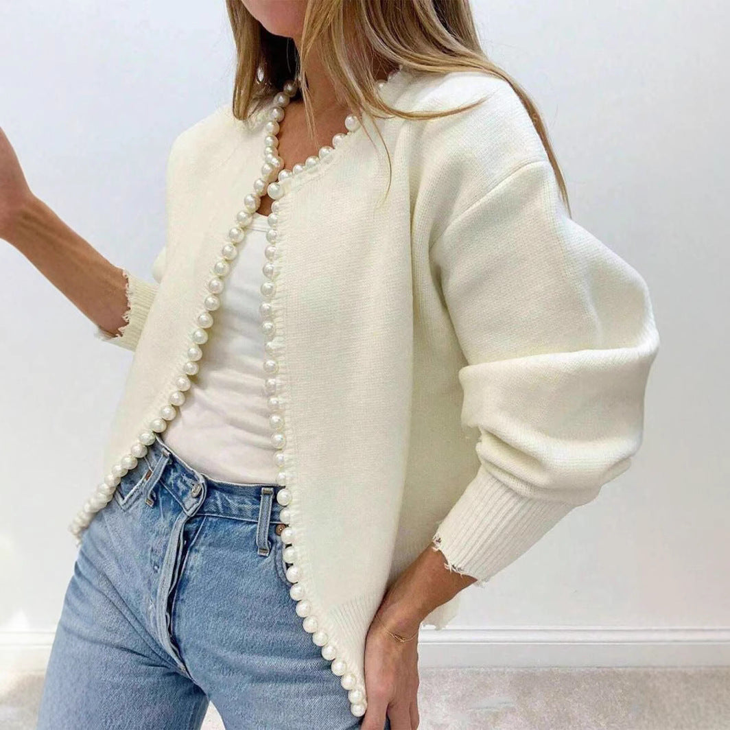 Kvinnes elegant cardigan med perle-dekorert knapdetailjer og moderne snitt Skjora