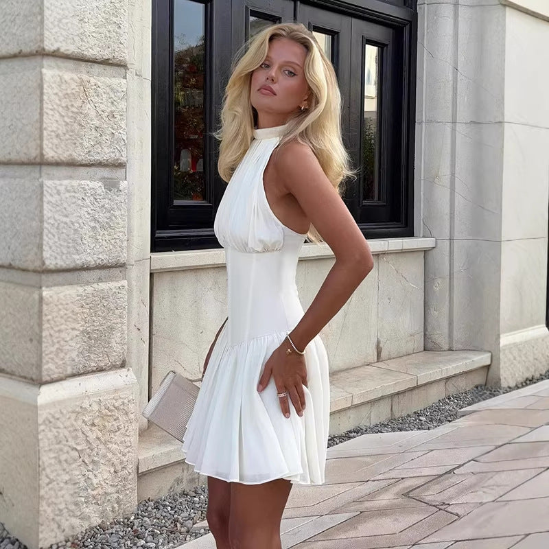 Damer off-shoulder minikjole med elegant halterneck og svingende skjørt Skjora