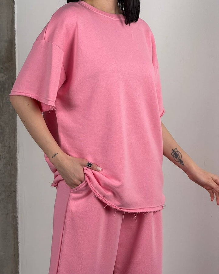 Kvinne casual lounge dress med vide bukser og komfortabel oversized topp