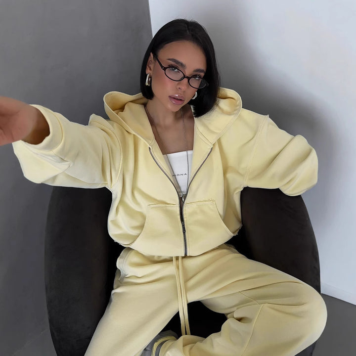 Kvinnens komfortable oversized hettegenser og løse joggebukser sett Skjora
