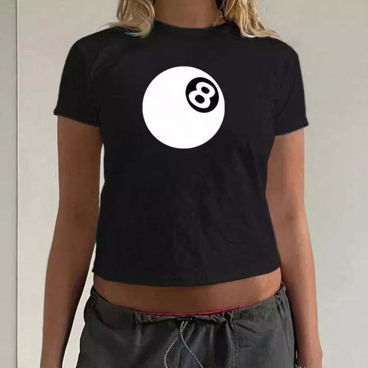 Dame cropped T-skjorte med unikt 8-Ball-motiv og avslappet snitt Skjora