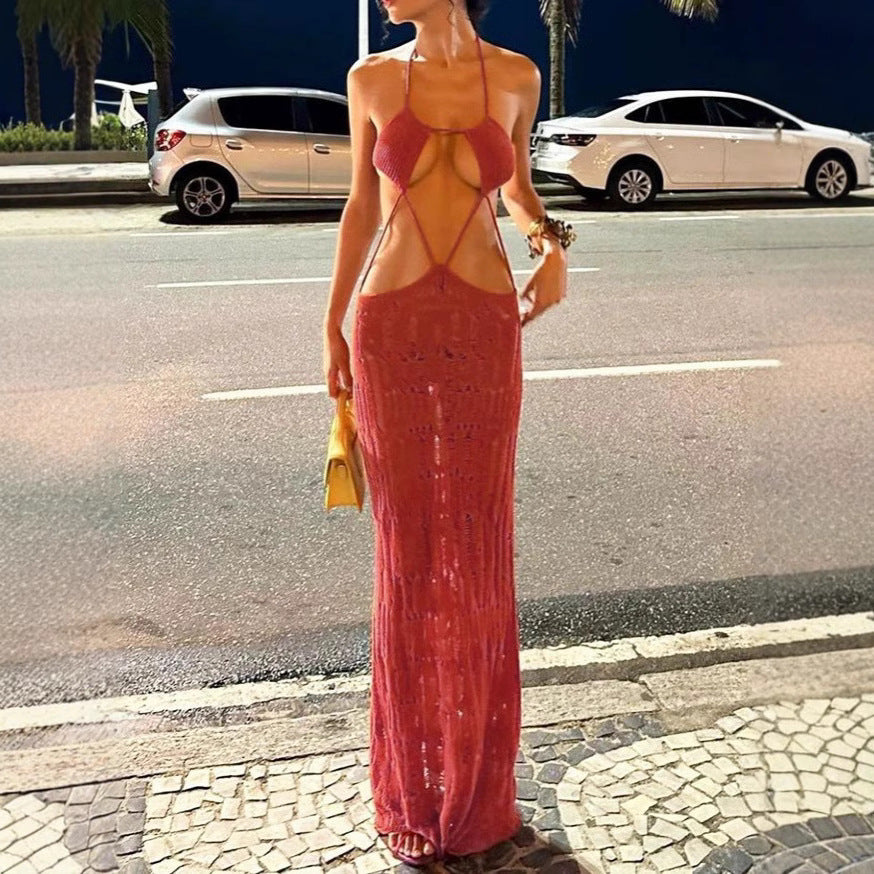 Dame maxikjole med raffinert cut-out-design og delikate stropper Skjora