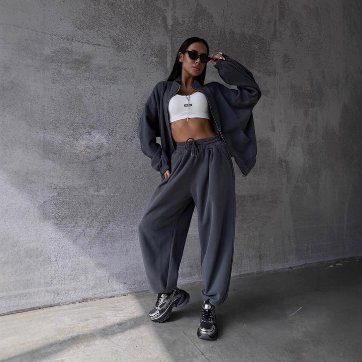 Damesoufit med oversized jakke og komfortable joggebukser