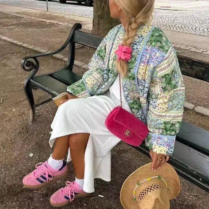 Kvinne Patchwork Kimono Jakke i Romantisk Design med Praktiske Lommer Skjora