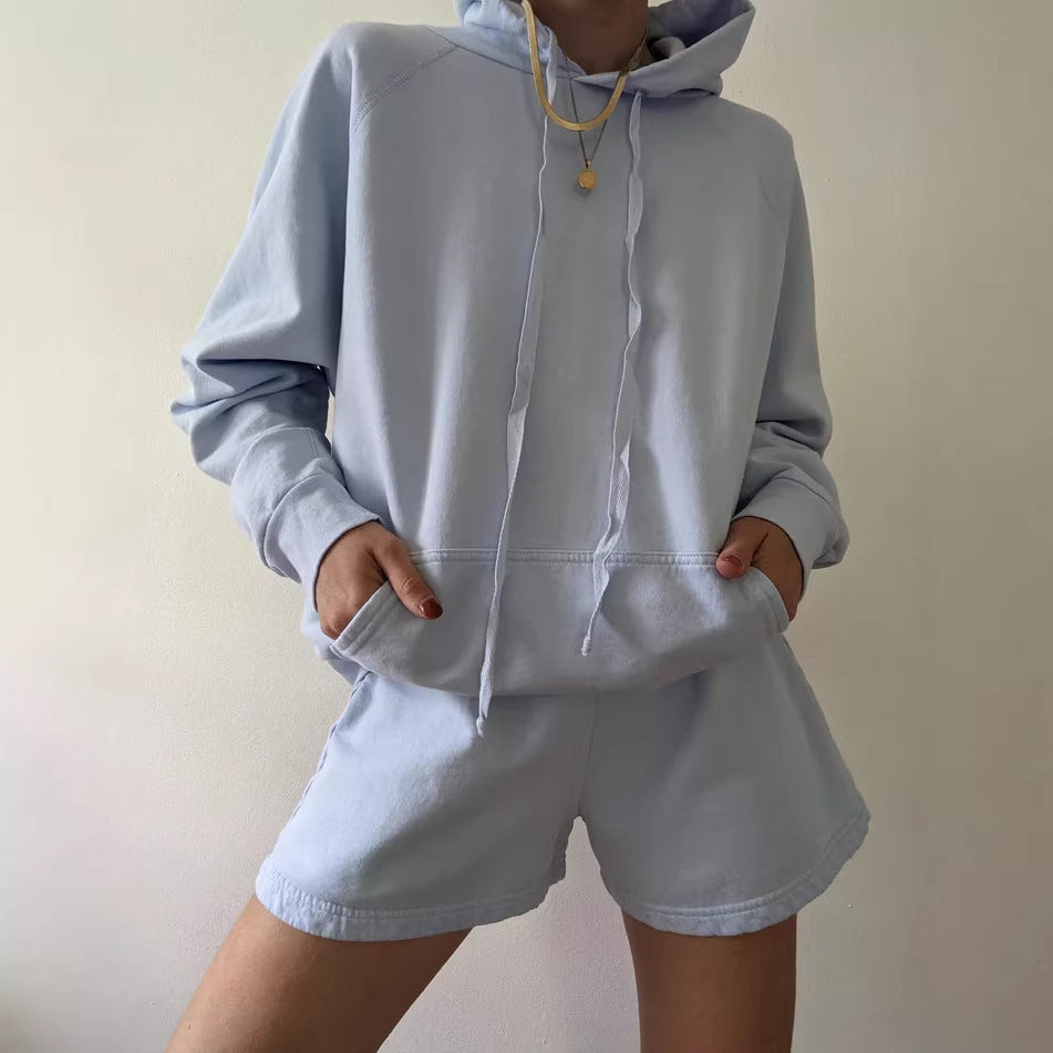 Women's casual hoodie and shorts set made of soft cotton blend with practical pockets