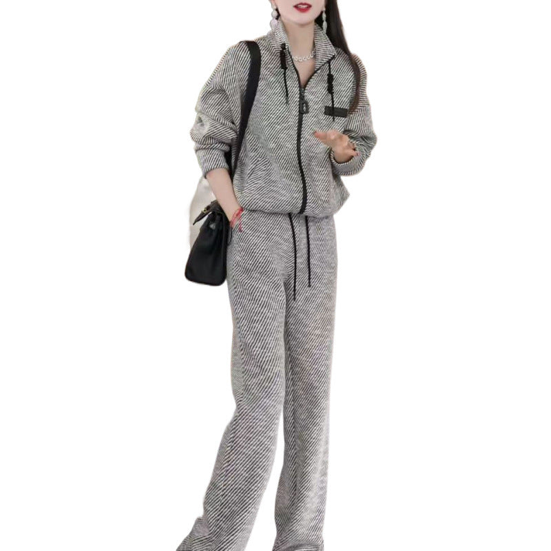 Women's comfy leisure set with practical zip and high collar Skjora