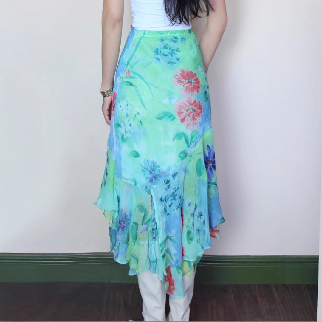 Damer asymmetrisk volangskjørt laget av blomstret chiffon Skjora