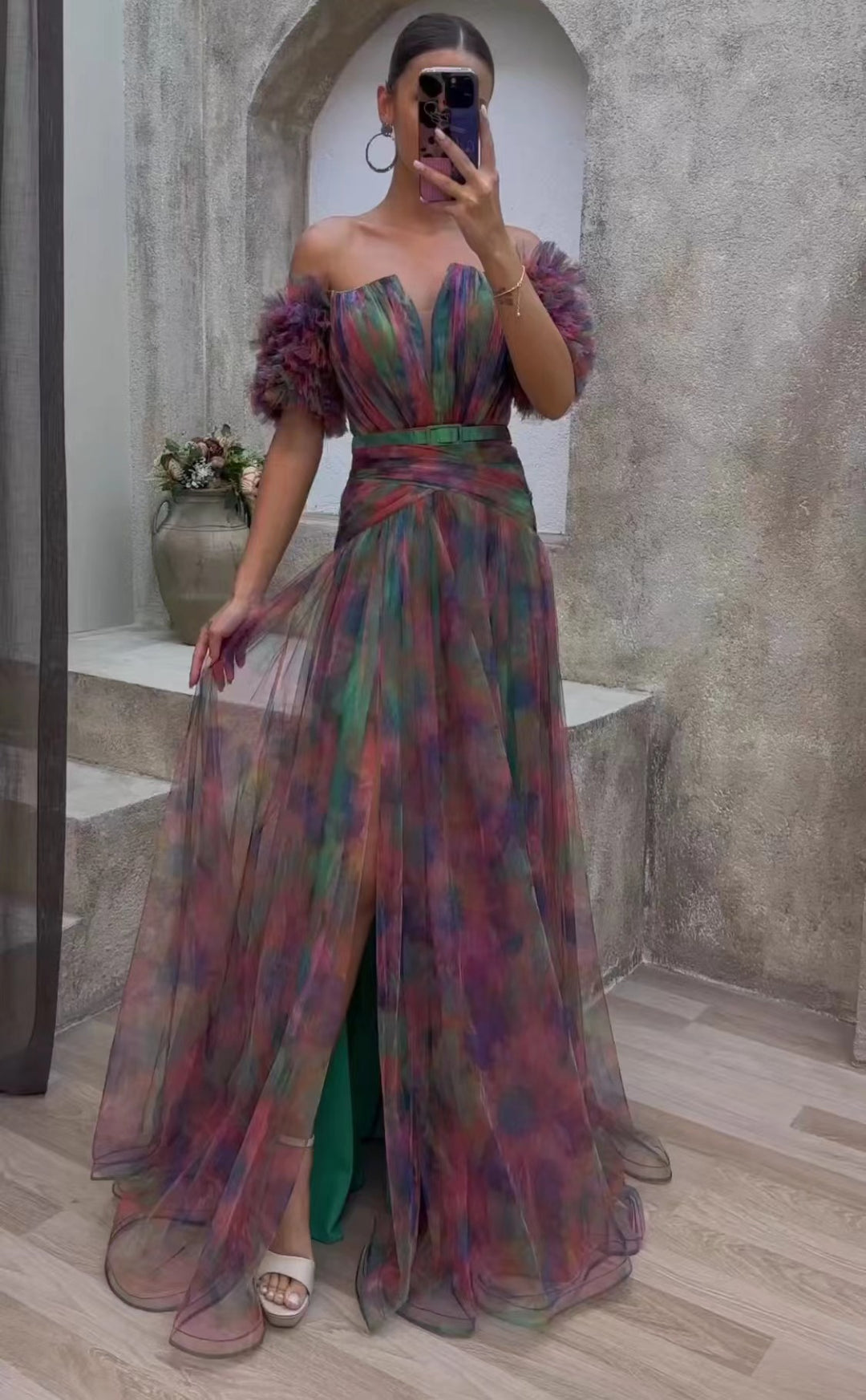 Damer Elegant Maxi Kjole med Av-Skuldre Design og Fargerike Volanger Detaljer