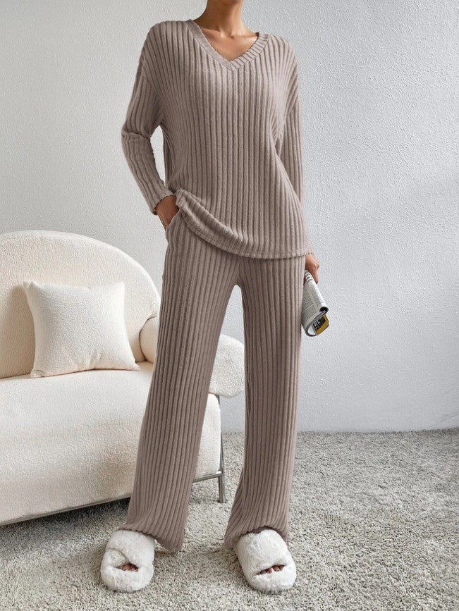 Kvinnens koselige strikkede jumpsuit i moderne ribbedesign Skjora