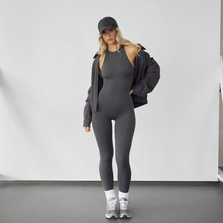 Women's relaxed jumpsuit with a fitted top and wide legs Skjora