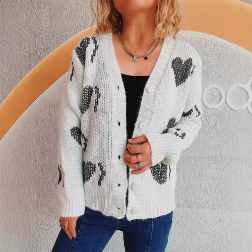 Kvinnens koselige cardigan med hjerte-design Skjora