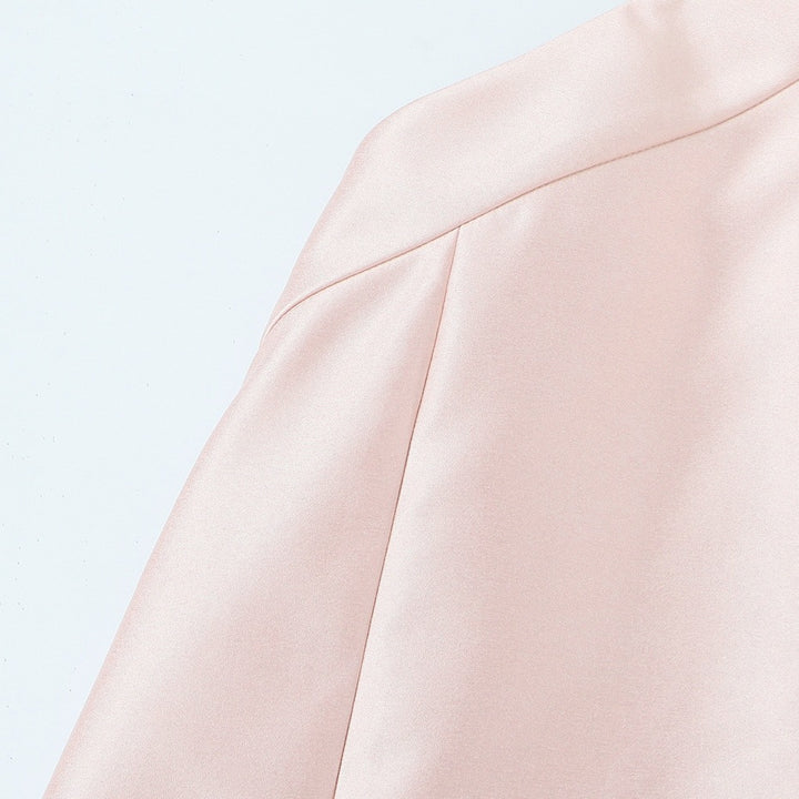 Dame aftenkjole med asymmetrisk snitt og elegant ryggdekorasjon Skjora