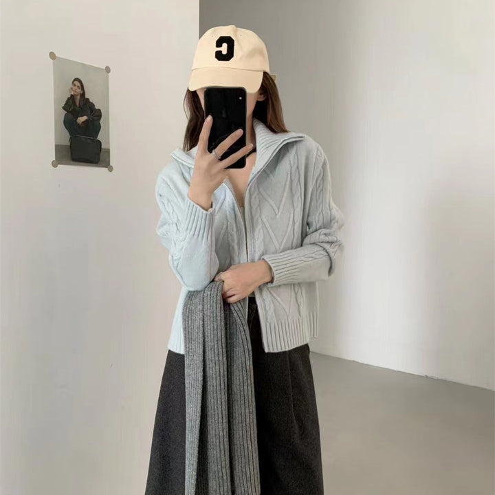 Dame cardigan med glidelås og moderne kabelmønster Skjora