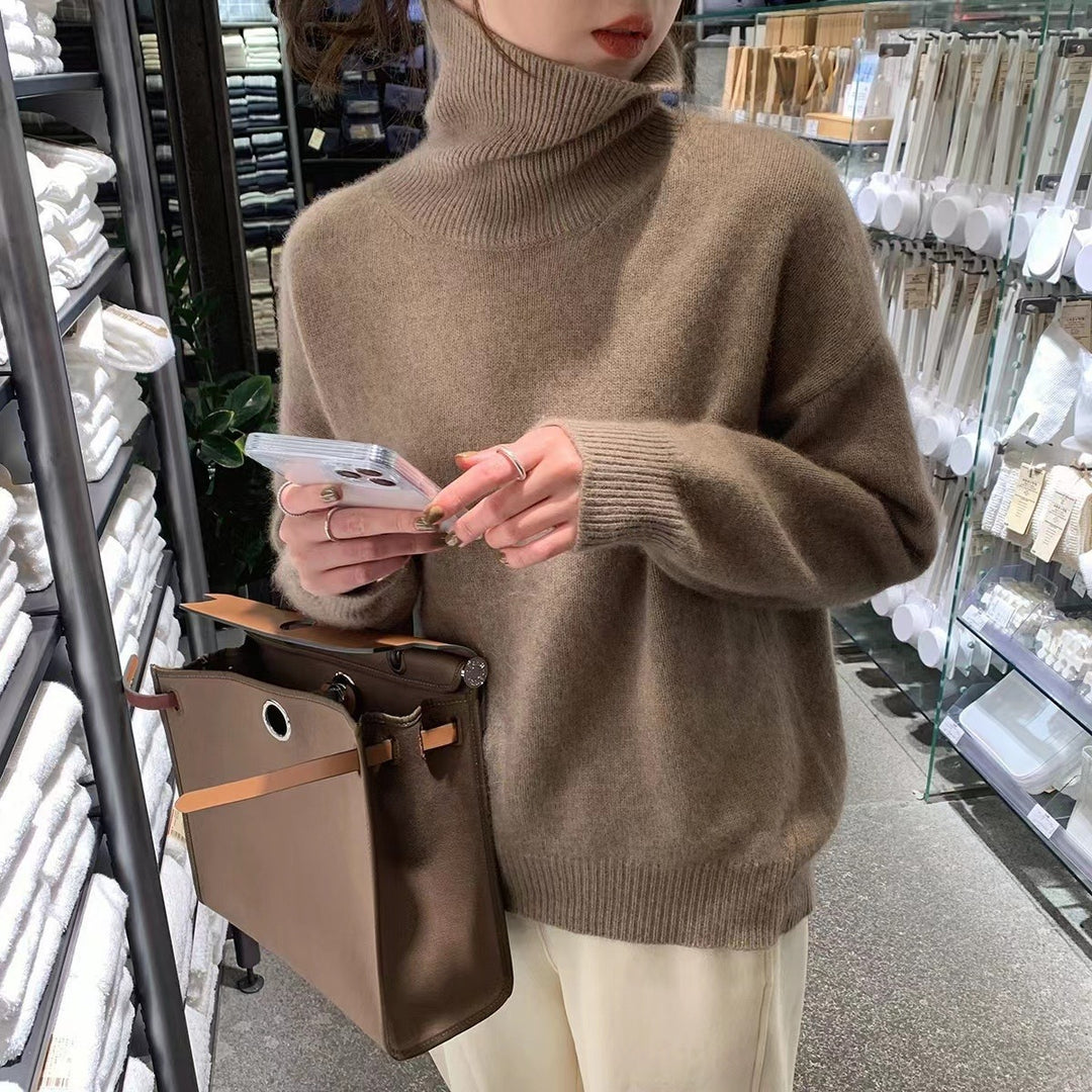 Kvinnes cashmere rullehalsgenser med løs passform og elegant tekstur Skjora