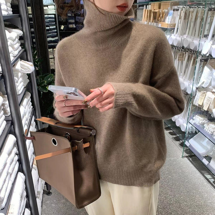 Kvinnes cashmere rullehalsgenser med løs passform og elegant tekstur Skjora