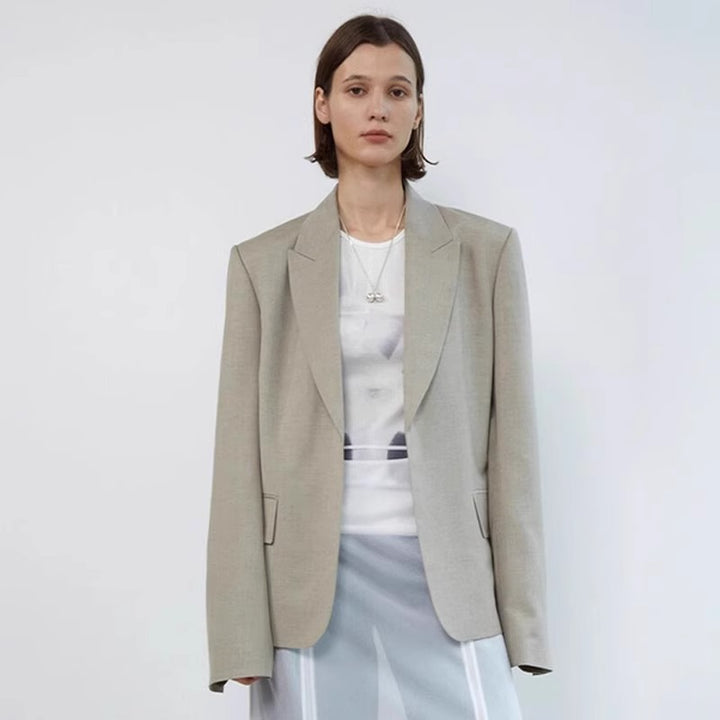 Women's elegant oversized blazer with subtle details Skjora