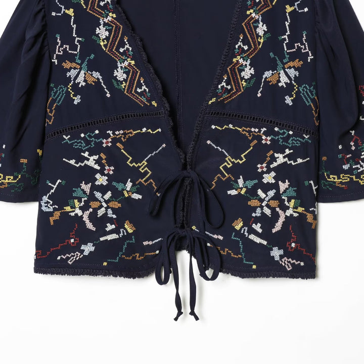 Dame Kort bluse kimono med kunstnerisk broderimønster og midjebånd Skjora