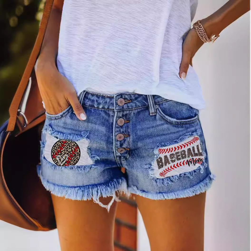 Kvinne denimshorts med vintage frynser og patriotiske appliquéer Skjora