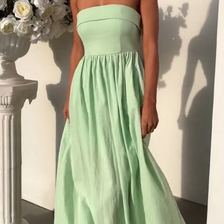 Kvinnelig elegant bustier maxikjole med flytende skjørt
