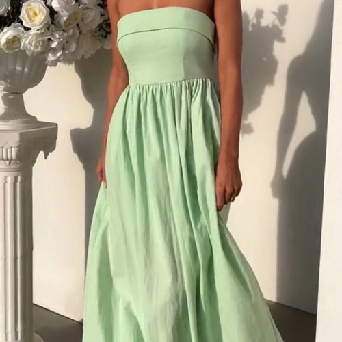Kvinnelig elegant bustier maxikjole med flytende skjørt
