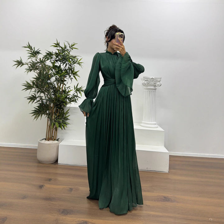 Kvinners maxikjole med en figurslankende snitt og elegant samling