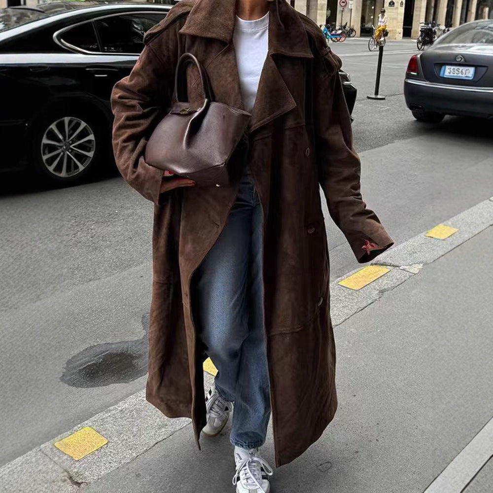 Kvinnes Elegant Suede Trench Coat med Praktiske Lommer og Livbelte Skjora