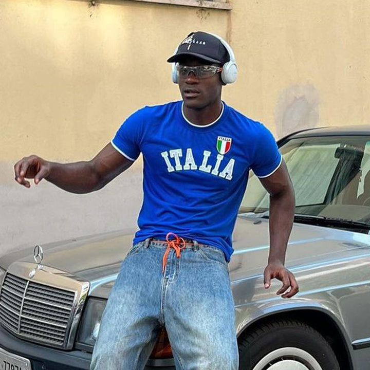 Herrer sporty T-shirt med Italia-motiv og kontrasterende accenter Skjora