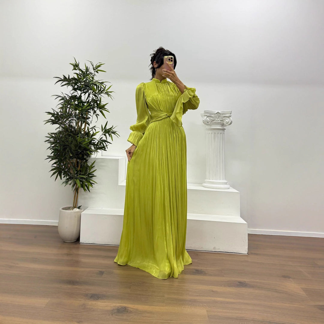 Kvinners maxikjole med en figurslankende snitt og elegant samling