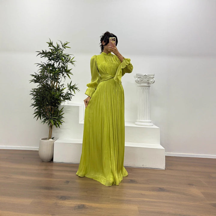 Kvinners maxikjole med en figurslankende snitt og elegant samling