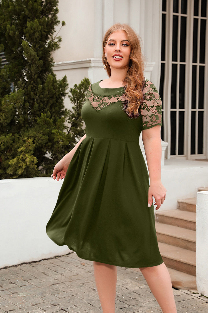 Dame Elegant kjole med blondeermer og svingende skjørt Skjora