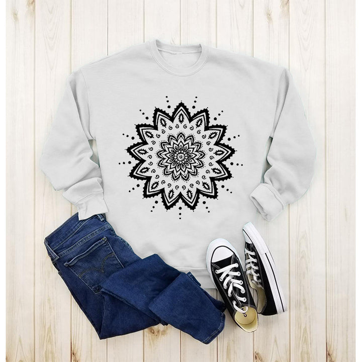 Kvinne sweatshirt med kreativ mandala design og avslappet snitt Skjora